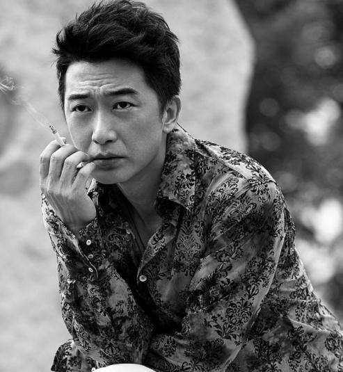 误认为邵峰是去年凭借火爆电视剧《司藤》《丘山》而非常火爆的演员,"