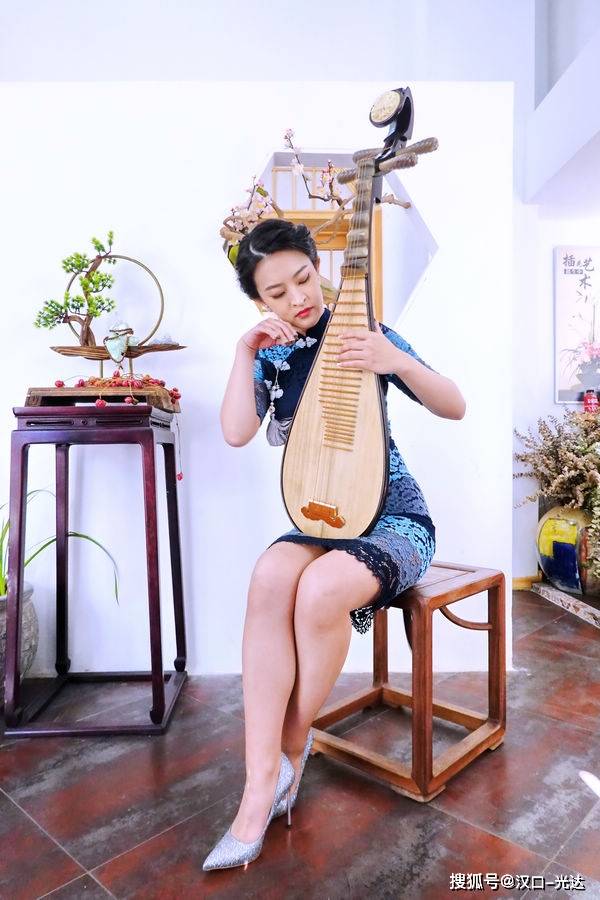 琵琶倩影闫妍为三八国际妇女节而发