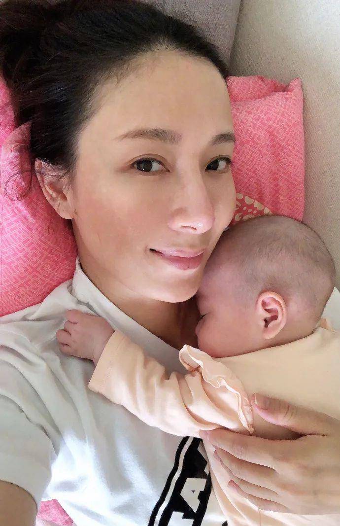 原创41岁杨怡近照被指木偶鼻再进化香港网友别再注射了