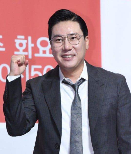 负债70亿卖妻裸照,却翻身成励志偶像,他现况如何_李尚敏_李慧英_酒吧