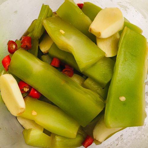 分享一道腌莴笋的做法爽脆可口下饭又解腻