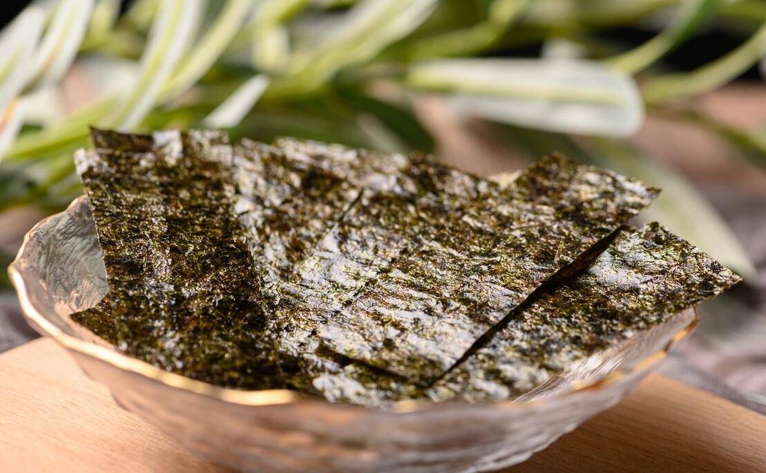 加入适量|爱美的女人，建议多吃“4红3黑2绿”，含铁量高，春季常吃气色好