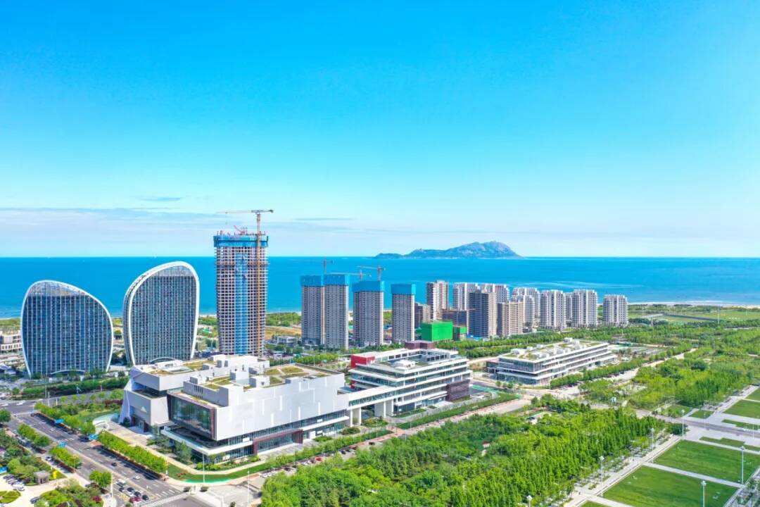 知法犯法罚黄发集团城市阳台非法占用土地设施和建筑限期拆除