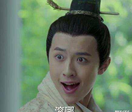 单眼皮内娱最假双眼皮PK，就差割到脑门了，生怕别人看不出是割的？