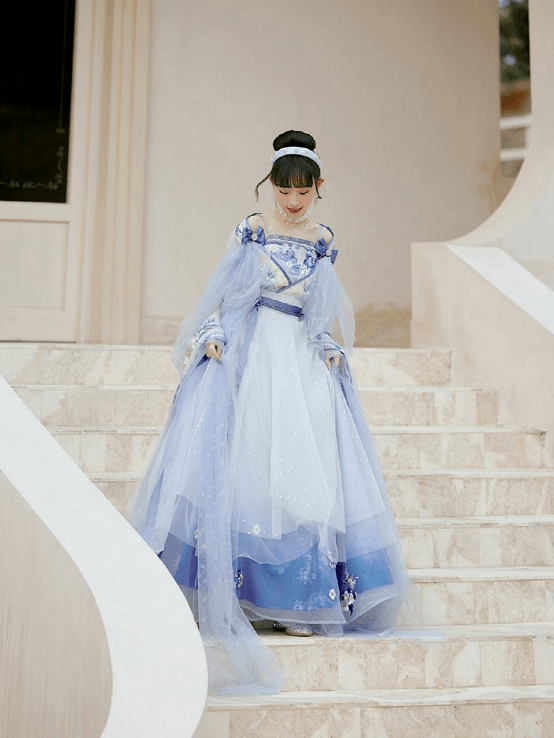 贝儿公主 迪士尼公主配上中国元素，这波脑洞汉服，我服!