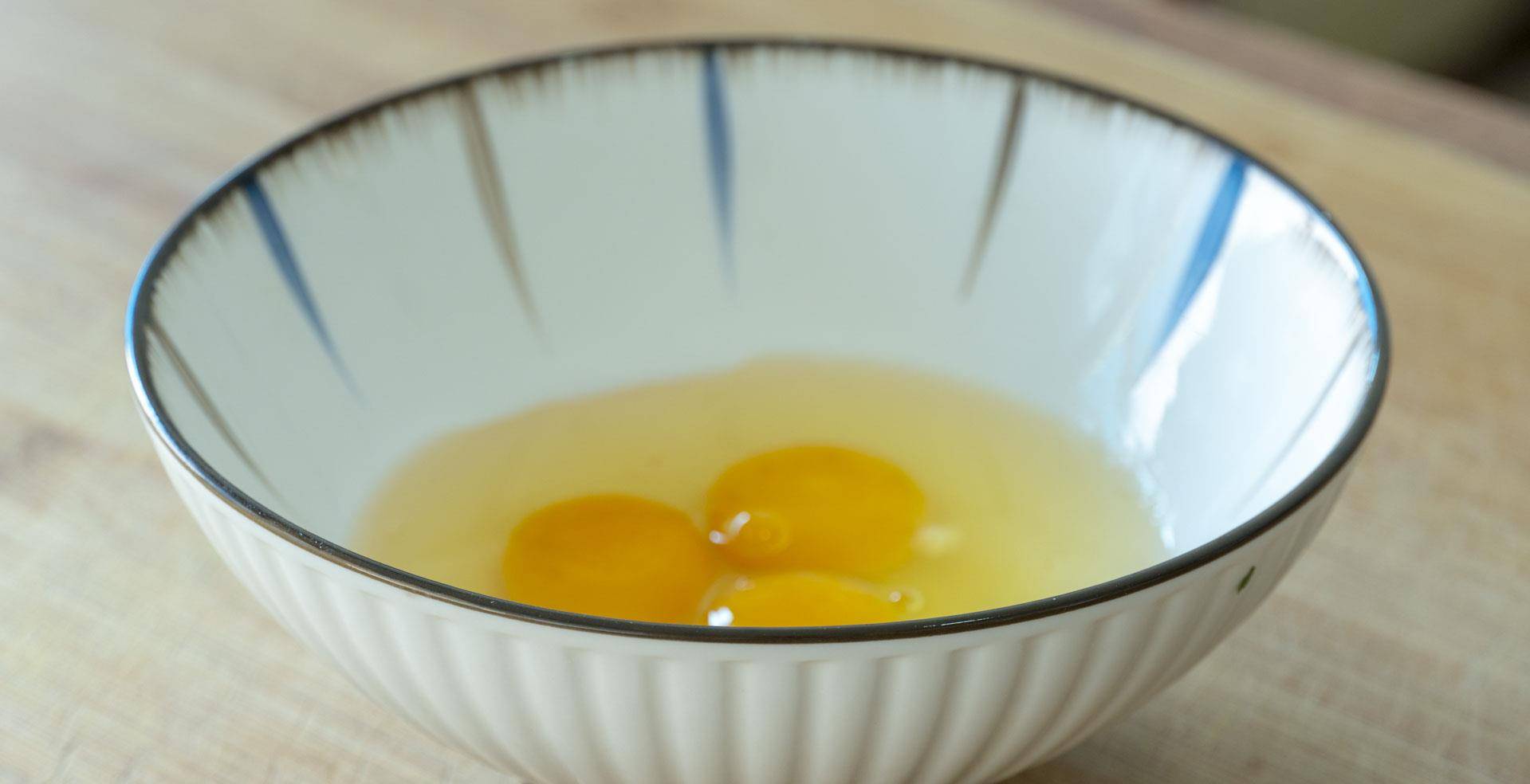 加入适量|爱美的女人，建议多吃“4红3黑2绿”，含铁量高，春季常吃气色好