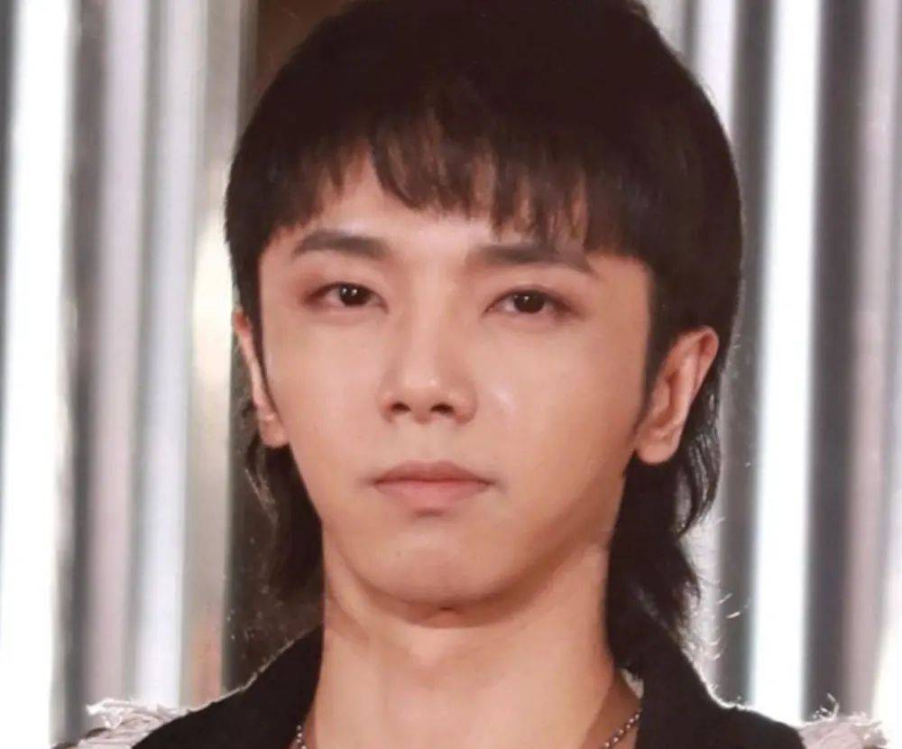 下巴5位“换头”成功付出代价的明星，鞠婧祎满脸硬伤，杨幂总是脸垮