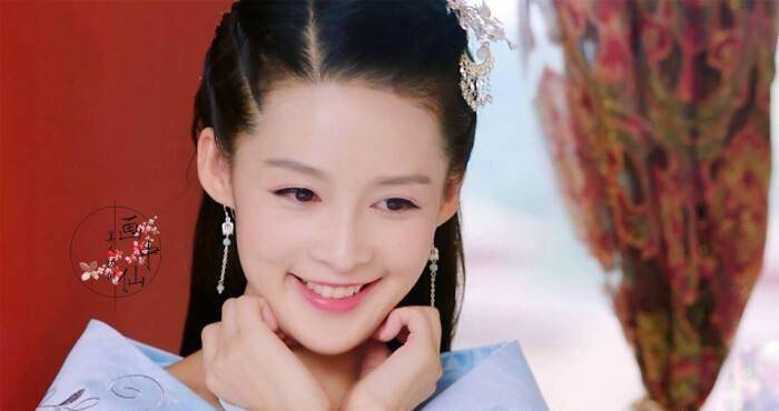什么30岁的李沁看不出有任何少妇的感觉，有的只是青春少女的形象