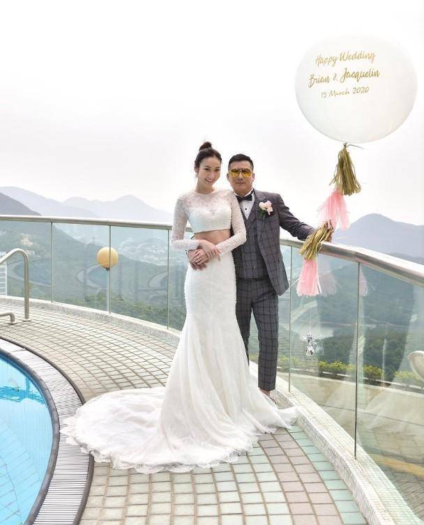 原创39岁庄思敏结婚了闪嫁富商老公换3套婚纱男方毫不介意她隆胸