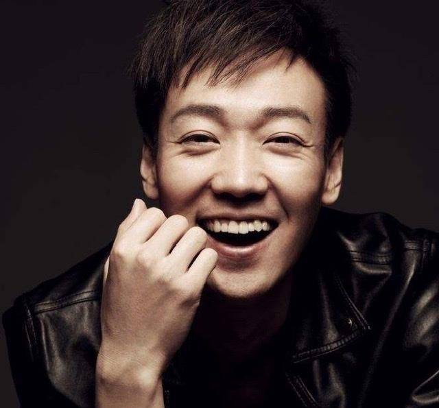 原创妻管严辛柏青生活中曾与妻子朱媛媛斗智斗勇在表演上却愿被其调教