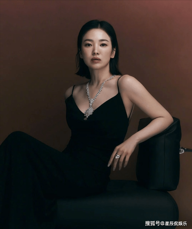 海报|宋慧乔闲不住，又有照片流出，尽显40岁女人风采