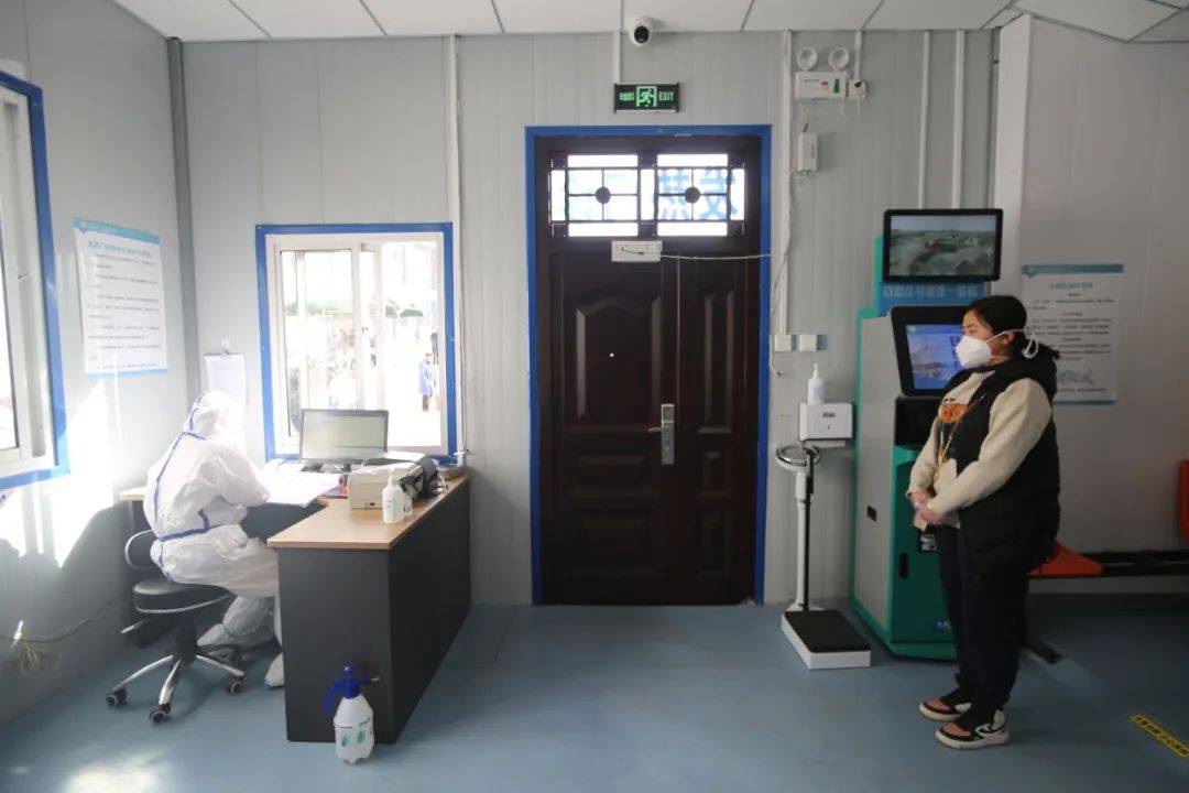 吕梁市人民医院举行发热门诊新冠核酸检测疑似阳性患者应急演练_防控