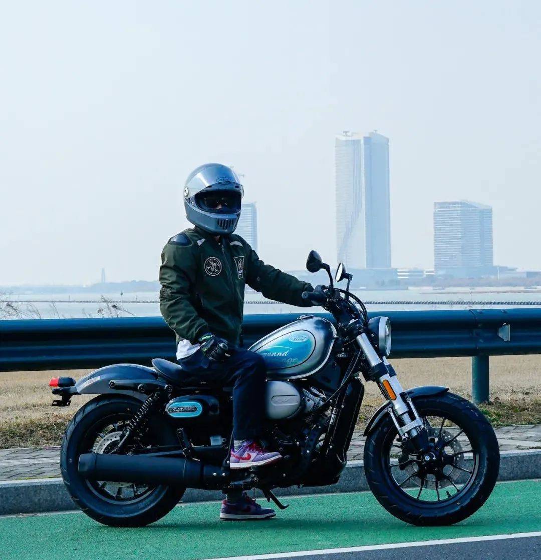 25980元hyosung骁胜摩托gv300s炫版铝轮上市全系标配滑离