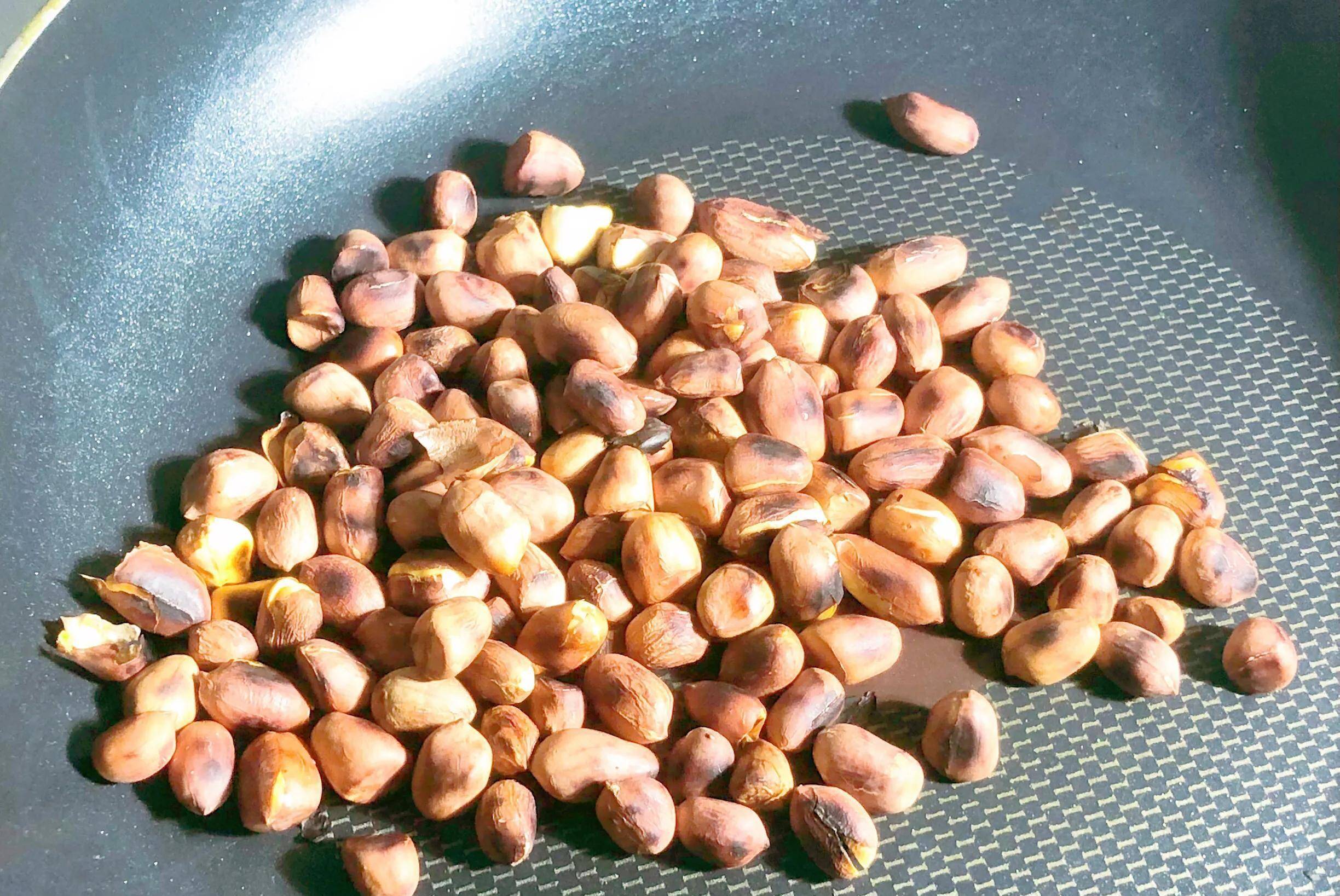 玉米面炒一炒,1月早餐不用愁,天冷来一碗,营养又暖胃_花生_白芝麻