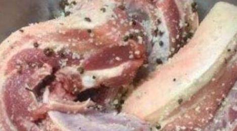 地区|腌制腊肉时,别傻傻的只放盐了,加“这2种”调料,腊肉更入味!