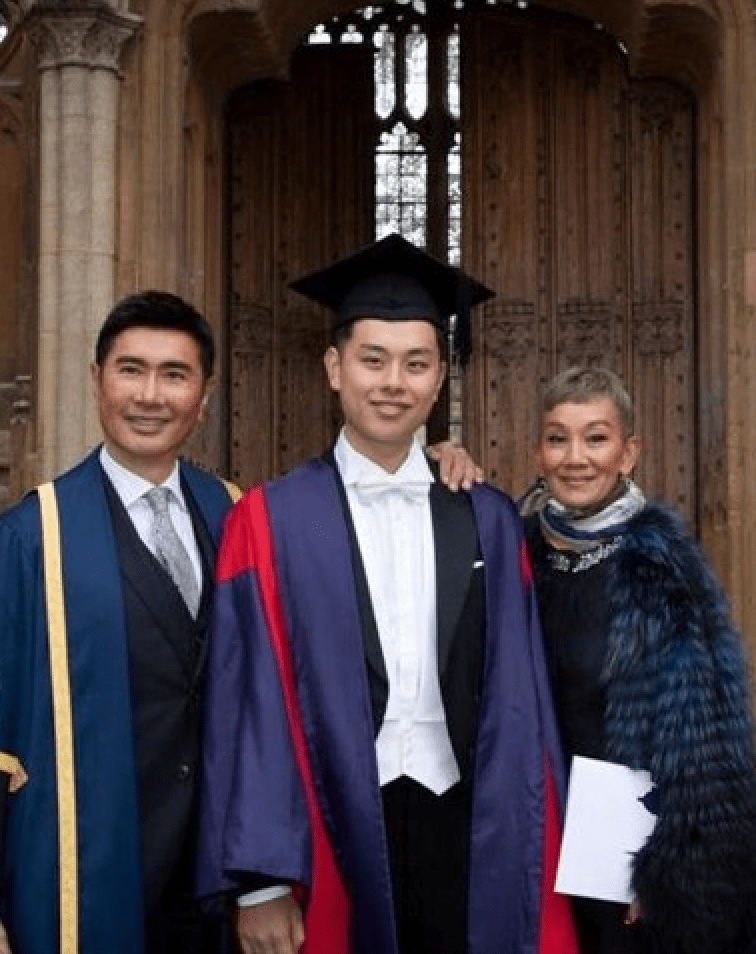 陆雁群唯一的儿子利宪彬很少在公开场合露面.