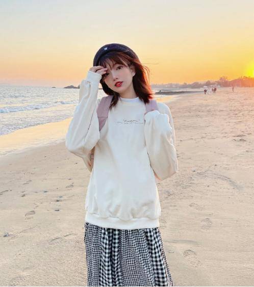 大妈 巩俐也难逃中年发福，可爱碎花裙穿出大妈感，肤色暗淡变化有点大