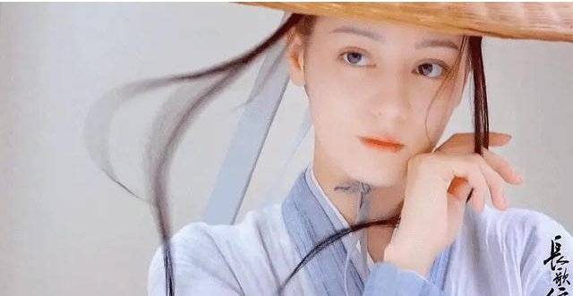 连吴磊娄艺潇汉服造型，妆容精致但撑不起来，明星古装造型普遍成灾难！