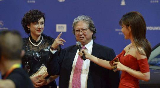 小编认为,高丽虹的颜值是母庸质疑的,曾经的香港小姐冠军便是最好证明