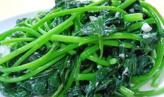 炒红薯叶,直接下锅炒肯定一炒就黑,加上"它",脆嫩入味不发黑_美味_叶