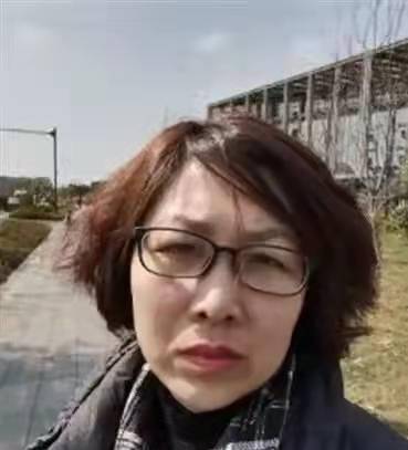 头像39岁接孩子被当成奶奶的女子现状：在微商圈爆红，头像被四处转发