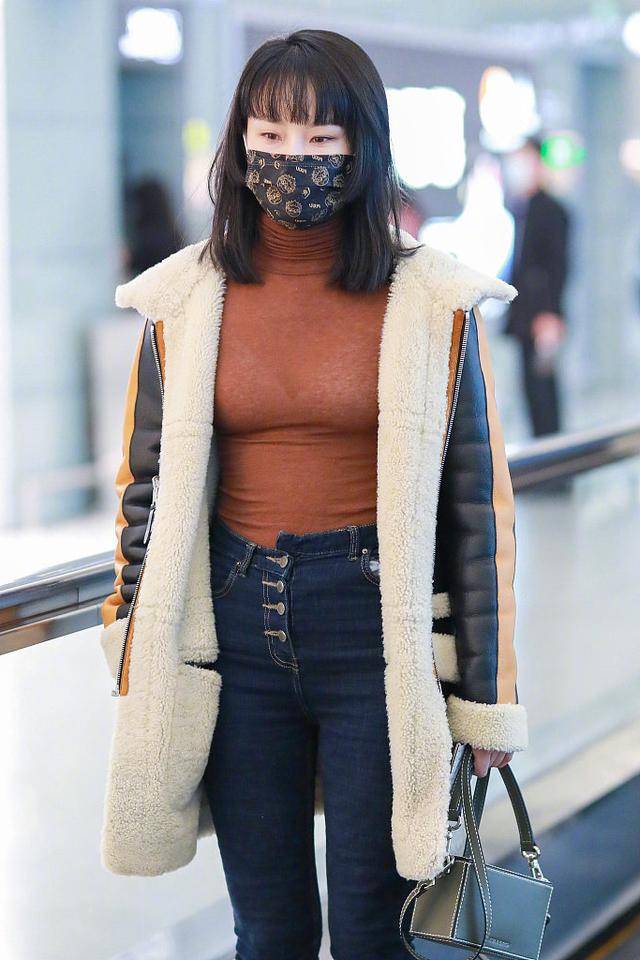 黄龄造型翻车水桶的身材挑战紧身衣结果圆滚滚的小肚子好真实