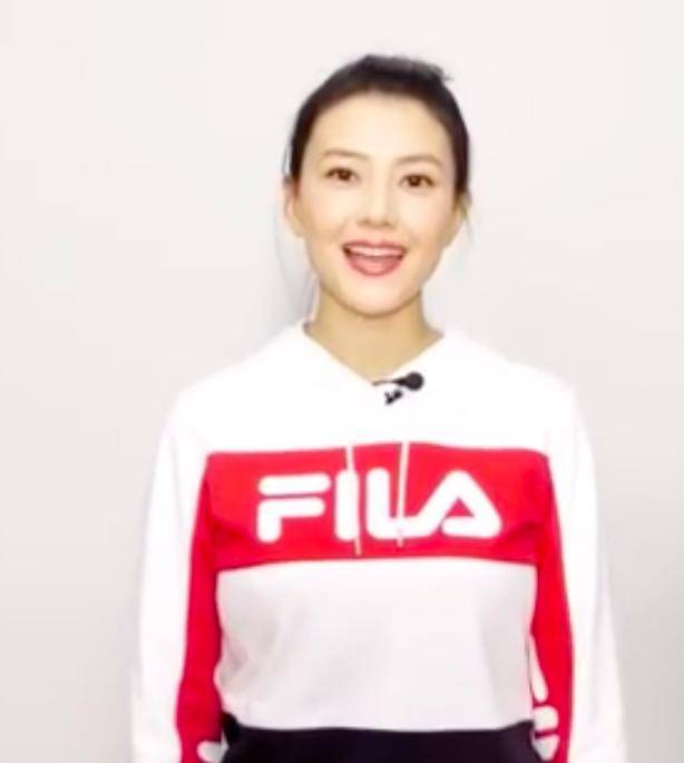 小孩高圆圆清纯可不是靠包装的，生了娃还这么好看，素颜一点不差