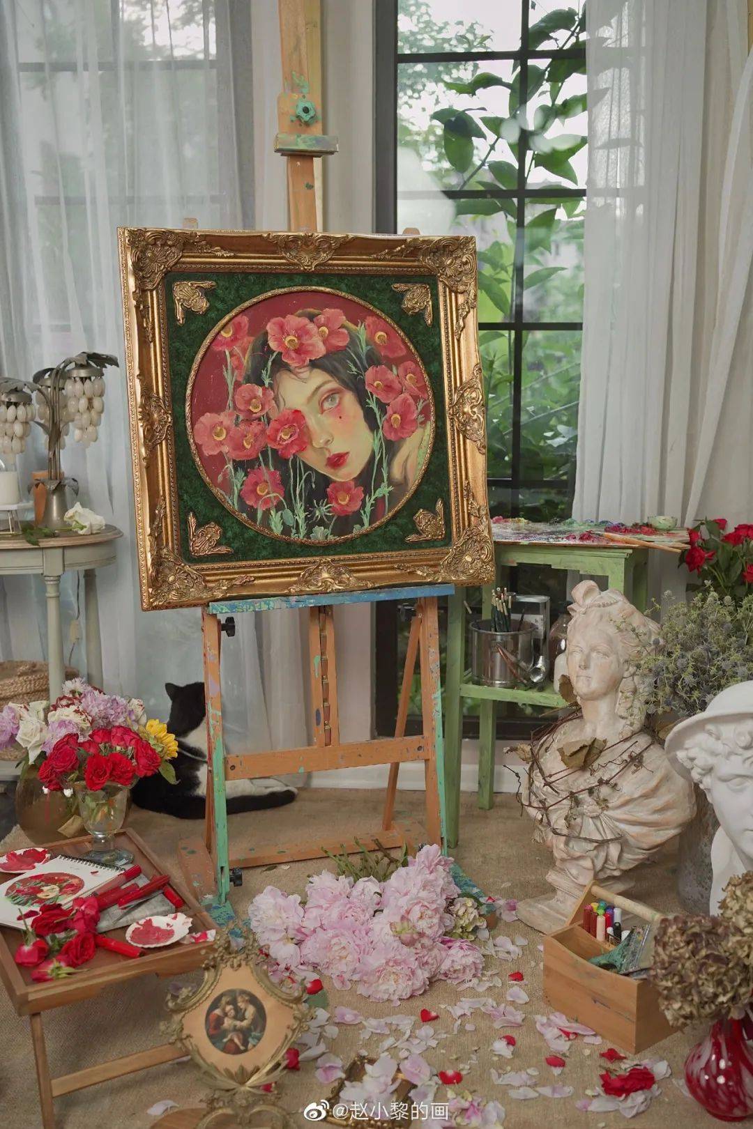 赵小黎现在越来越火,很多网友称她为中国最美女油画家,关注她的人不