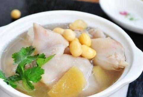 补充黄豆和它天生一对，快速补充胶原蛋白，女人多吃皮肤粉嫩显年轻