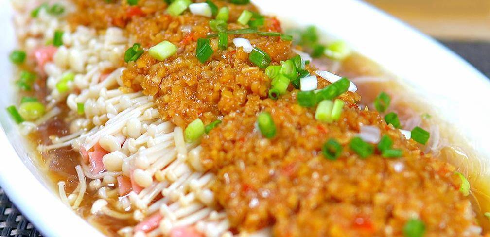 原创蒜蓉金针菇新做法一大盘成本5元蒜香美味比烧烤摊还要好吃