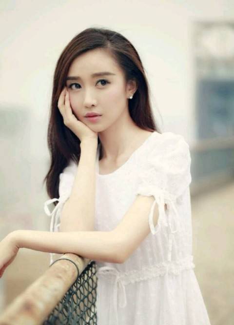 潘时当硅胶脸混进古装剧，盛世美颜一秒打回原形，导演再强都无能为力？