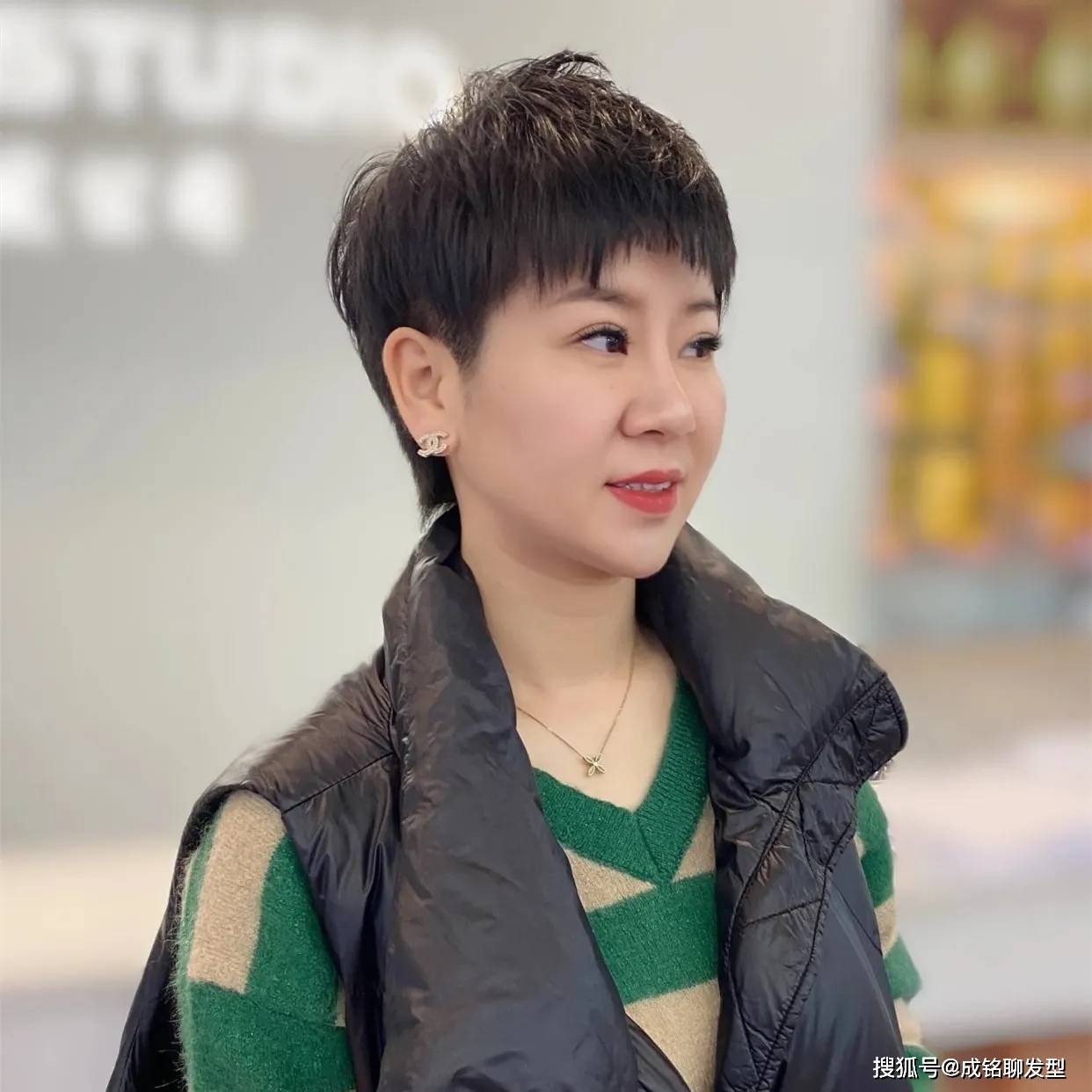 发型为什么女人过了50岁大都留短发？看这四点你就明白，短发才更适合