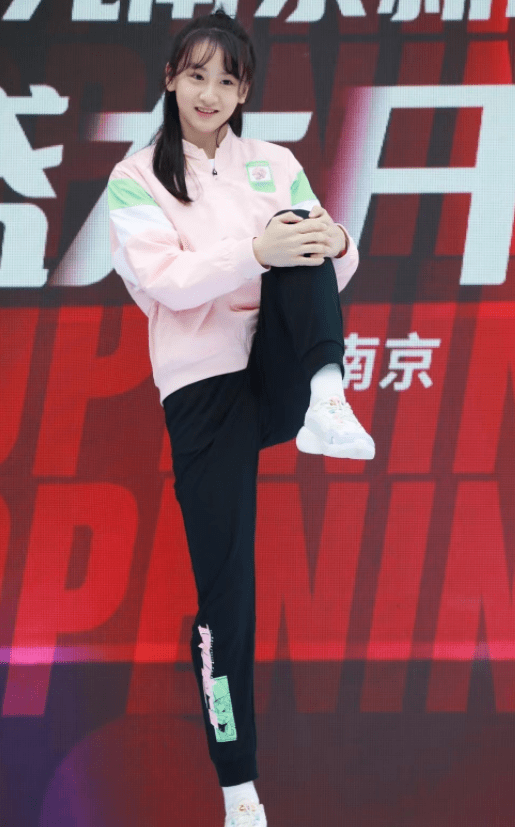 刘海梨形鼻却依然好看的女明星：邱天有清冷感，任敏被称作电影脸