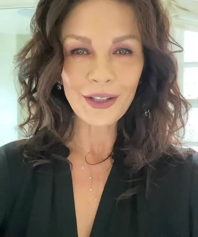 凯瑟琳50岁凯瑟琳.泽塔琼斯颜值崩坏?被嘲毁容像70,整容范本美人迟暮