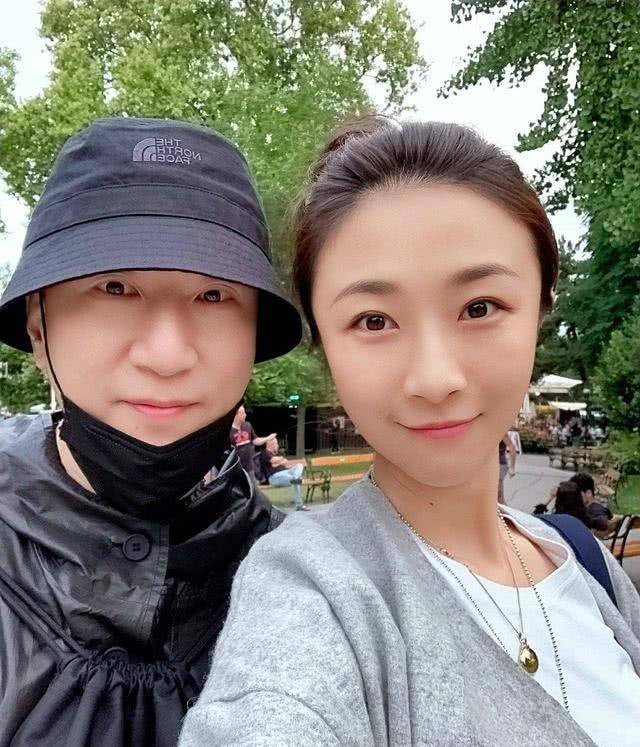 发型 61岁丁嘉丽再又火了!剧中穿衣土,20年前同框孙红雷是朵鲜花