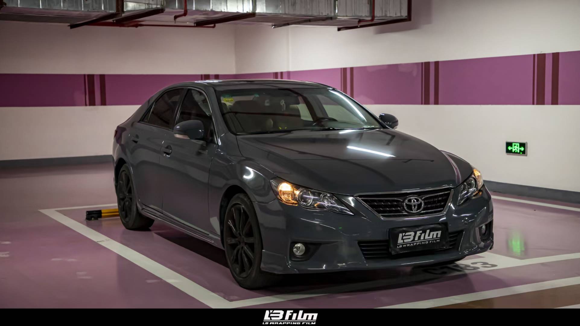 丰田锐志lbfilm高亮太空灰改色膜质感又细腻的颜色