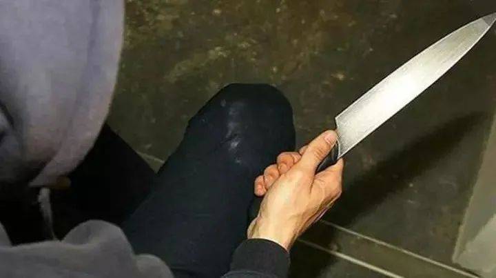 打麻将发生口角上饶鄱阳一男子竟持刀砍人