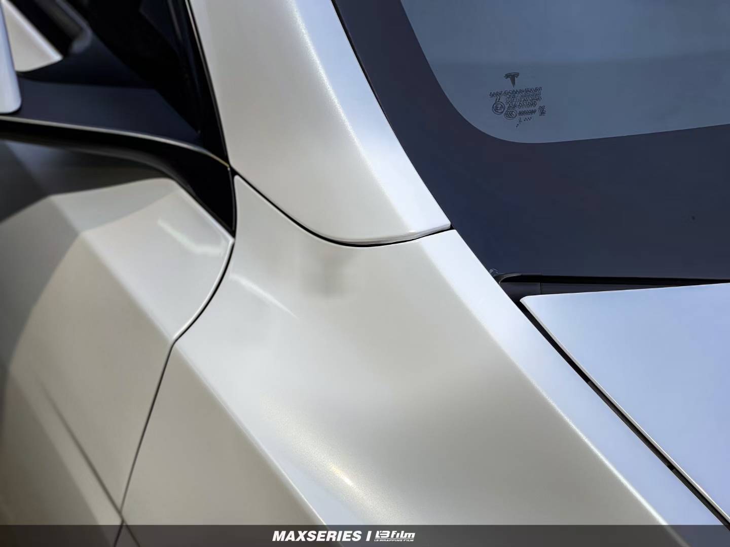 特斯拉modely贴膜lbfilm珍珠贝壳白改色膜
