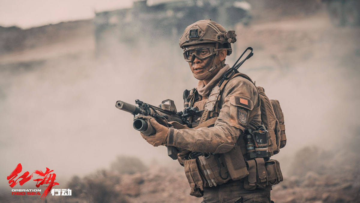 林超贤|炎亚纶新剧剧组出事故！38岁摄影师坠谷身亡，曾参与拍摄红海行动