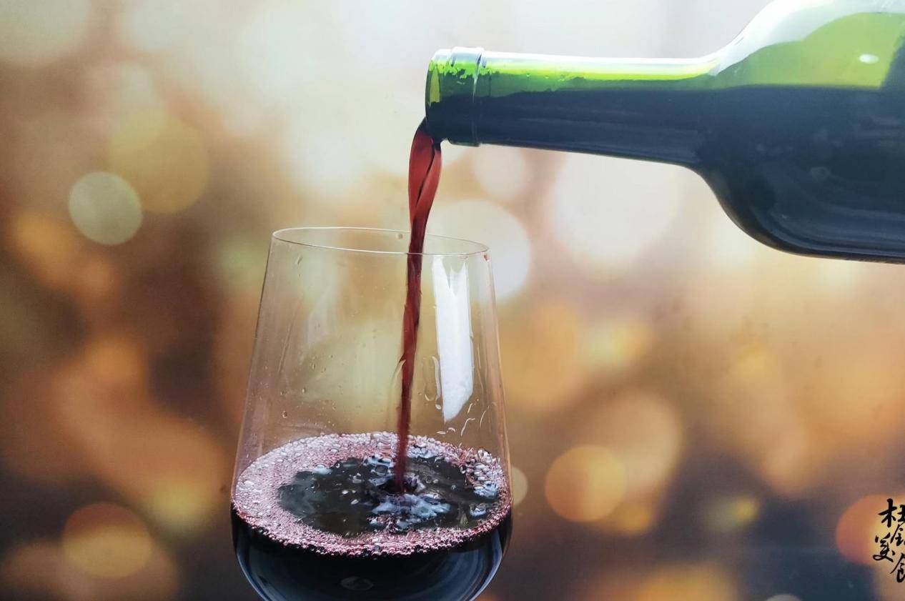 礼仪|喝红酒,不懂礼仪怎么行,牢记喝红酒“6大礼仪”,做有涵养的人