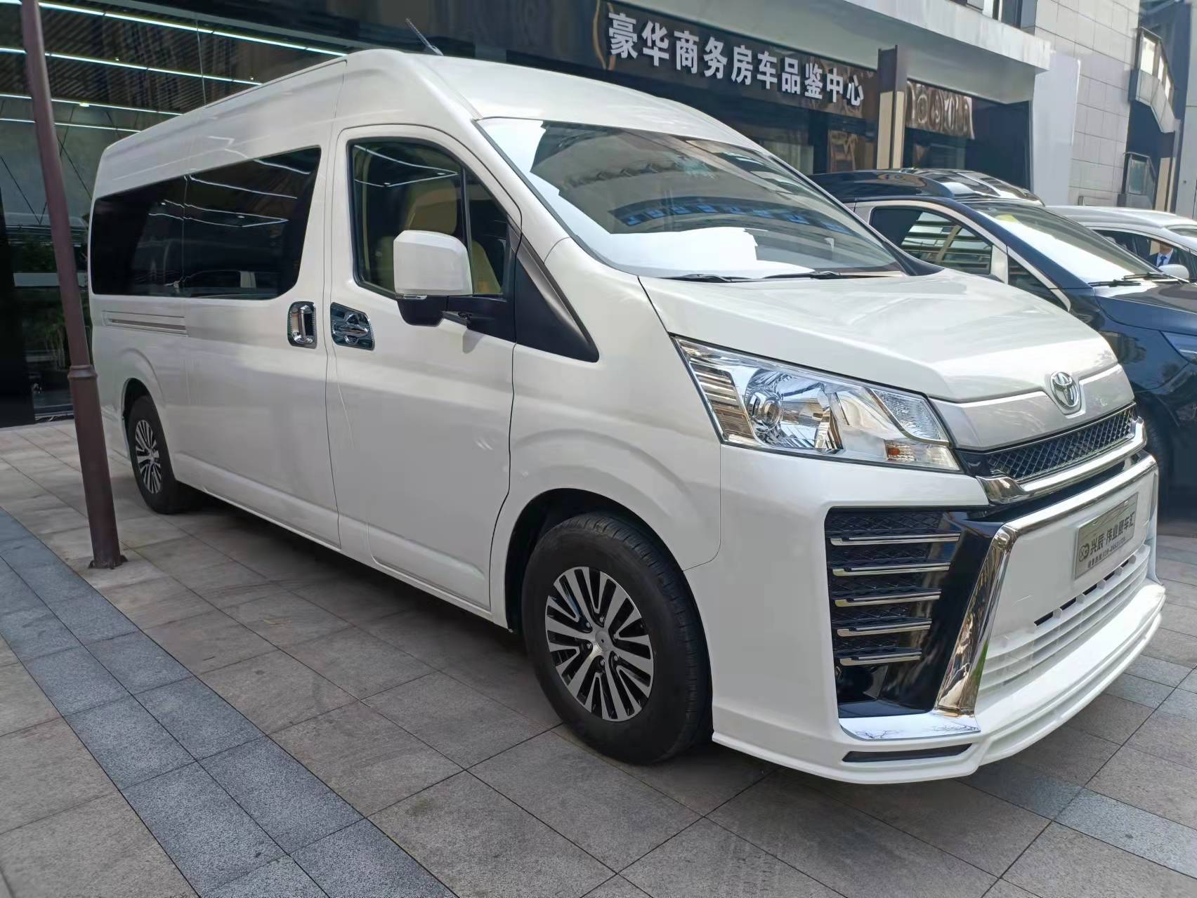 进口丰田海狮九座商务车,蓝牌上路,超大商务车