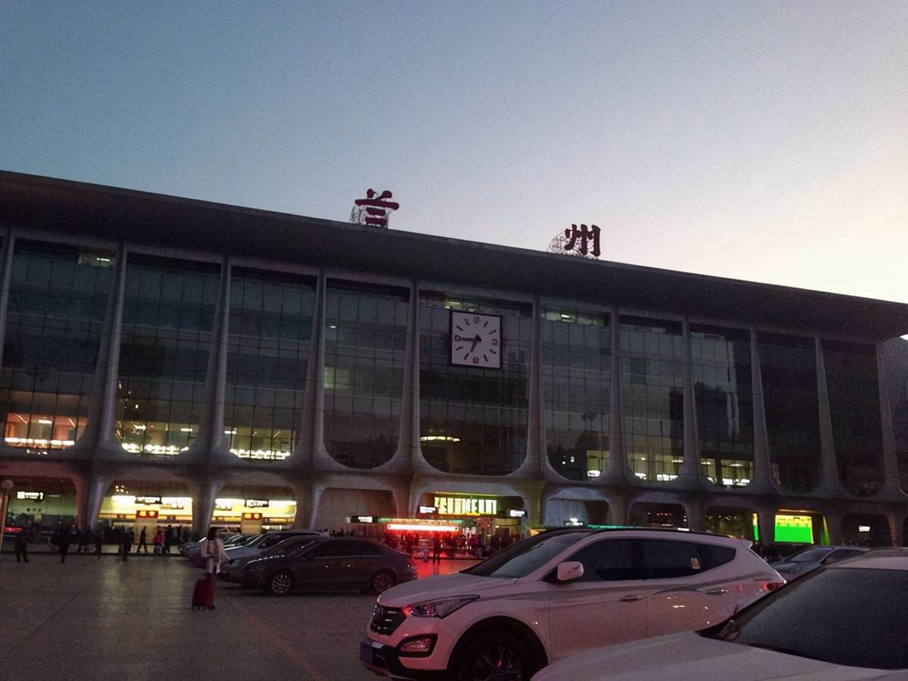 兰州火车站名"写错",存在68年未修改,是故意为之还是无意之举