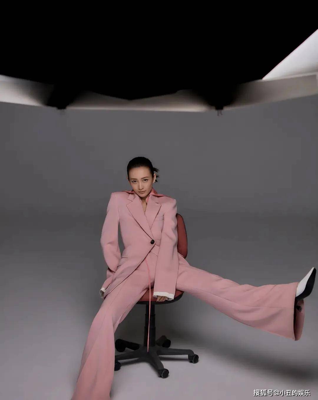 39岁王鸥到底有多撩自创欧式坐姿让众多男生欲罢不能