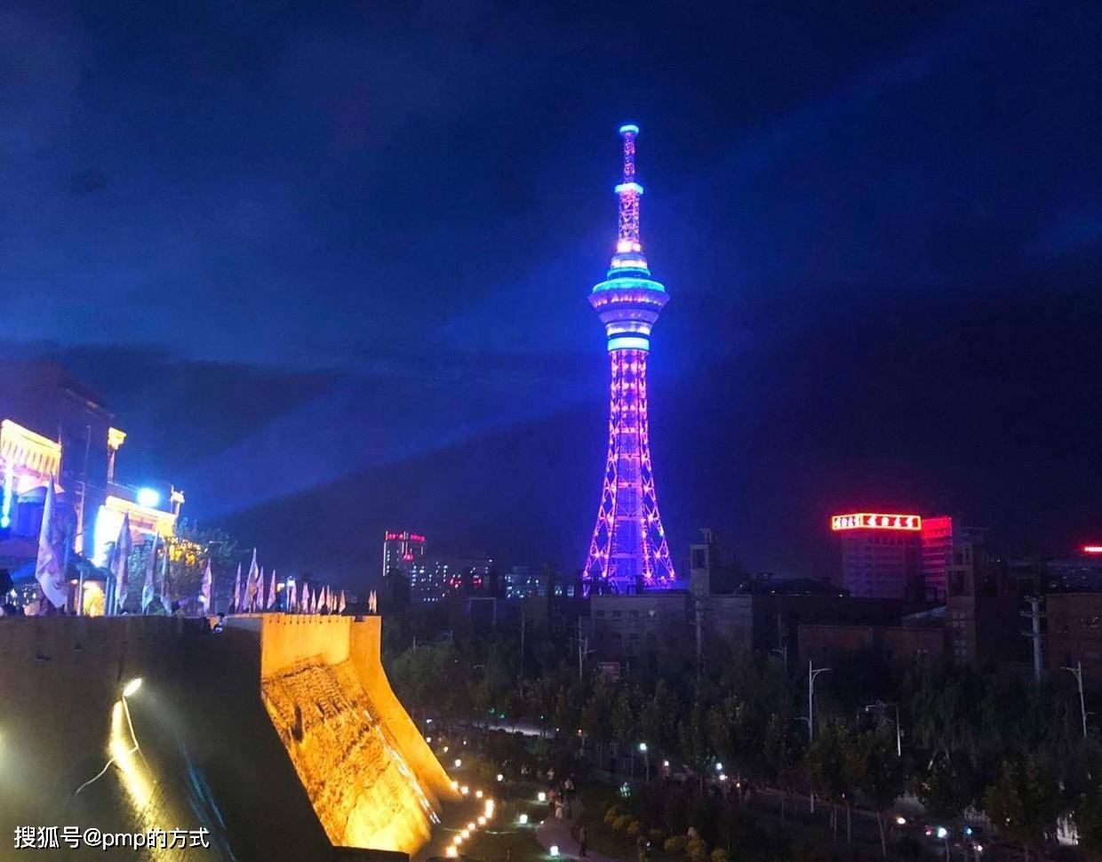 喀什老城喧鬧的節日之夜夜晚