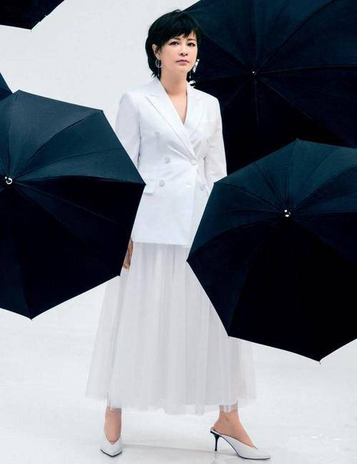 原创杜华成quot职场穿搭quot新模板粉色西装配新发色时髦减龄又洋气