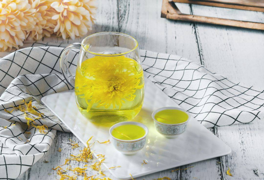 一杯菊花茶喝走四种不适中医自用的喝茶防病法