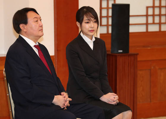 49岁韩国新第一夫人美如女星！穿一身黑色都有少女感，像20多岁