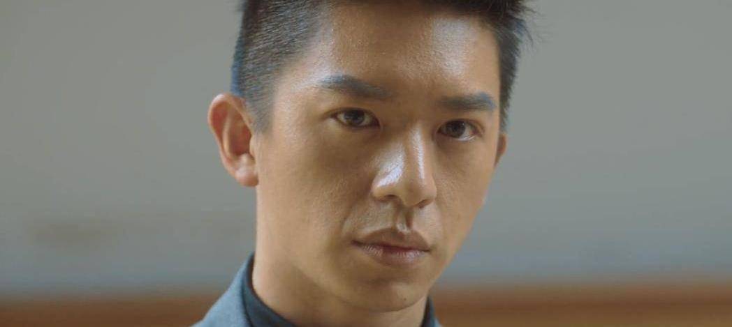 《硬击》的剧情基本上和上面讲述的差不多,梁小龙在