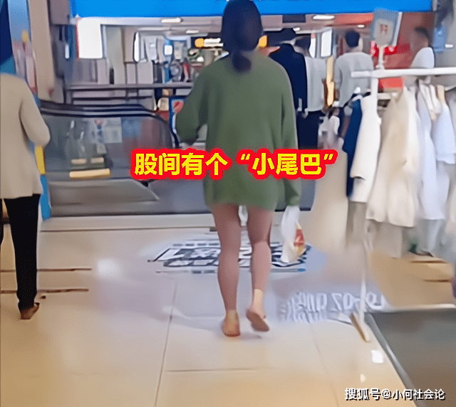 原创重庆女子出门逛街股间挂着一个小尾巴路人发现不敢提醒