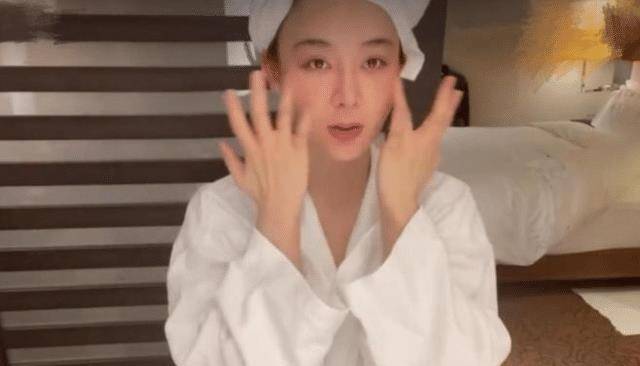 显得|35岁袁姗姗分享近况,却遭网友质疑整容,鼻子突兀变化大